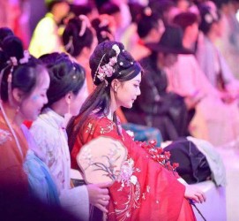 南宁汉服模特兼职(想做汉服模特去哪里找)