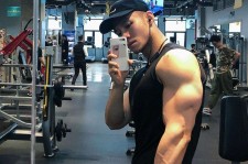 南宁肌肉男模(肌肉男模拟器)
