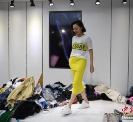 南宁兼职模特试衣服(兼职做试衣模特好吗)