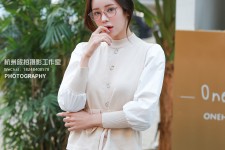 南宁兼职模特被摄影师亲(兼职模特被摄影师亲了)